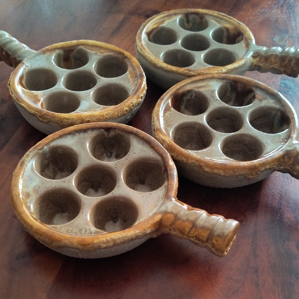 Laurentian Pottery Set Of Four Escargot Dishes